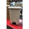 Image 2 : RUBBERMAID COMMERCIAL SLIMJIM STEP-ON WASTE RECEPTACLE *IN BOX*