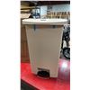 Image 2 : RUBBERMAID COMMERCIAL SLIMJIM STEP-ON WASTE RECEPTACLE *IN BOX*