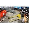 Image 2 : YELLOW HYDRAULIC PALLET JACK