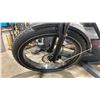 Image 4 : HIMIWAY ZEBRA WHITE 7 SPEED FAT TIRE FRONT SUSPENSION ELECTRIC BIKE WITH FULL DISC BRAKES