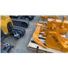 Image 2 : 305 YELLOW INDUSTRIAL EXCAVATOR RIPPER CLAW