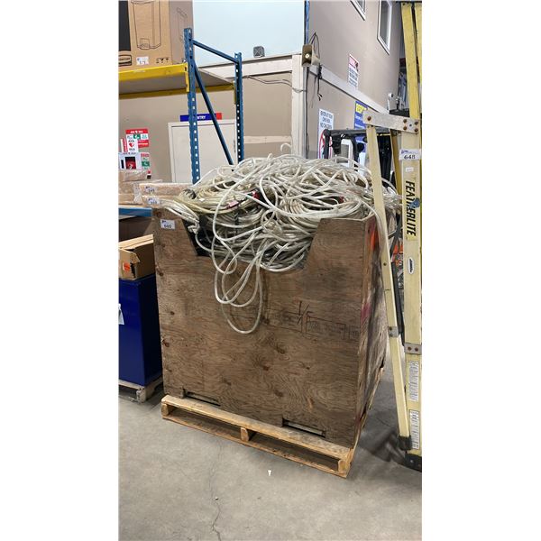 LARGE PALLET CRATE OF ASSORTED INDUSTRIAL CONSTRUCTION JOB SITE ROPE LIGHTS *PALLET CRATE INCLUDED*