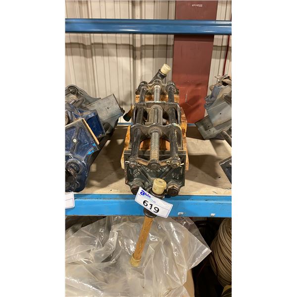 2 BLACK RICHARDS LONDON WOOD CLAMP HEAVY DUTY INDUSTRIAL UNDER TABLE BENCH VISE
