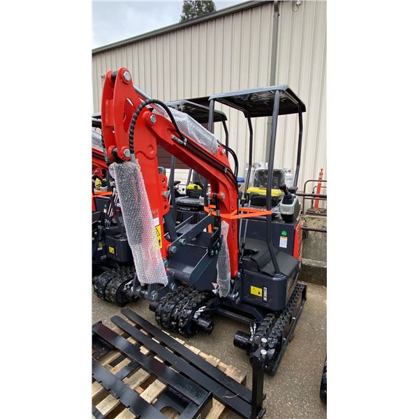 CGF INDUSTRIAL MX15RX RED GAS POWERED RUBBER TRACK MINI EXCAVATOR WITH ATTACHED