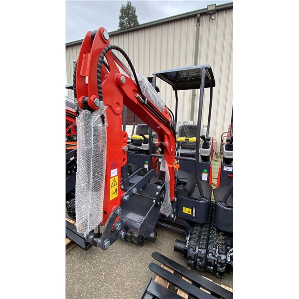 CGF INDUSTRIAL MX15RX RED GAS POWERED RUBBER TRACK MINI EXCAVATOR WITH ATTACHED