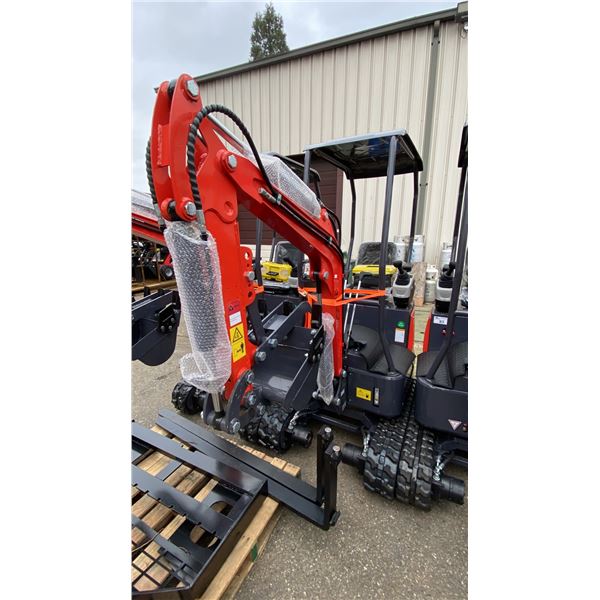 CGF INDUSTRIAL MX15RX RED GAS POWERED RUBBER TRACK MINI EXCAVATOR WITH ATTACHED