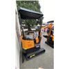Image 3 : MIVA INDUSTRIAL VA13 YELLOW GAS POWERED RUBBER TRACK MINI EXCAVATOR WITH ATTACHED