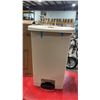 Image 2 : RUBBERMAID COMMERCIAL SLIMJIM STEP-ON WASTE RECEPTACLE *IN BOX*