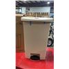 Image 2 : RUBBERMAID COMMERCIAL SLIMJIM STEP-ON WASTE RECEPTACLE *IN BOX*