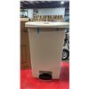 Image 2 : RUBBERMAID COMMERCIAL SLIMJIM STEP-ON WASTE RECEPTACLE *IN BOX*