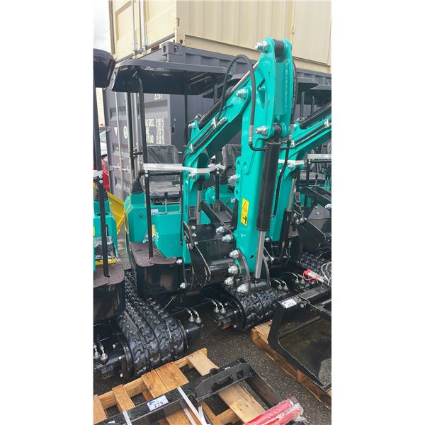 AGT INDUSTRIAL MH12RX TEAL GAS POWERED 13.5HP RUBBER TRACK MINI EXCAVATOR WITH ATTACHED DIGGING