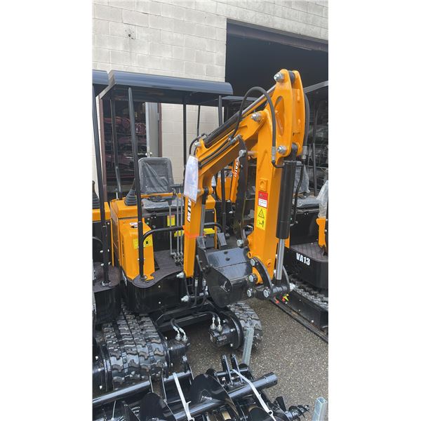 MIVA VA15 YELLOW 13.5 HP GAS POWERED RUBBER TRACK MINI EXCAVATOR WITH ATTACHED DIGGING