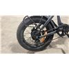 Image 4 : Y20 GREY ELECTRIC FOLDABLE E-BIKE - 75 KM RANGE, HYDRAULIC DISC BRAKES, 7 LEVELS, LCD DISPLAY,