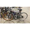 Image 2 : DEVINCI STOCKHOLM BLACK 18 SPEED HYBRID STYLE ROAD BIKE