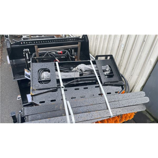 GIYI SF60 BLACK INDUSTRIAL SKID STEER SIDE SHIFT FORK ATTACHMENT WITH 60" FORKS