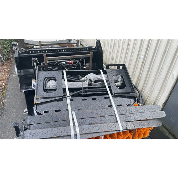 GIYI SF60 BLACK INDUSTRIAL SKID STEER SIDE SHIFT FORK ATTACHMENT WITH 60" FORKS
