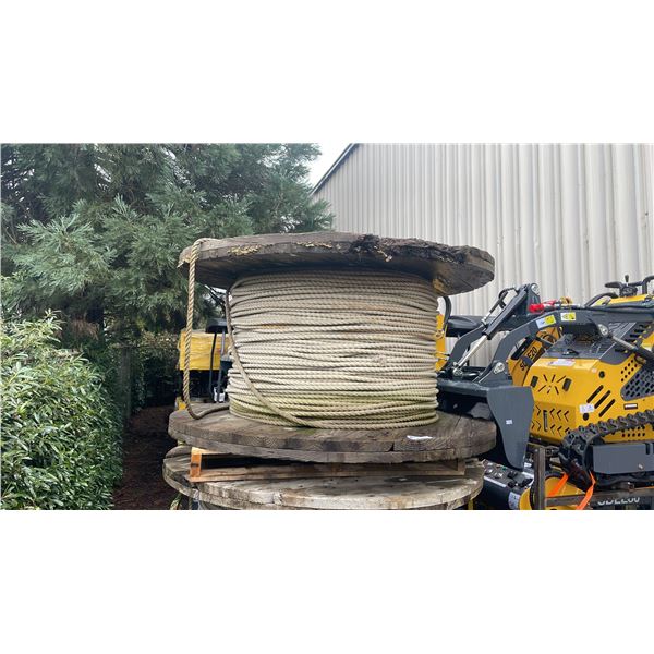 LARGE WOODEN REEL OF INDUSTRIAL DOUBLE BRAIDED RIGGING ROPE