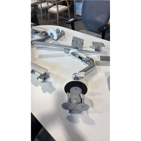 HUMANSCALE  DUAL ARTICULATING MONITOR STAND