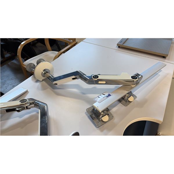 HUMAN SCALE DUAL ARTICULATING MONITOR STAND