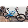 Image 2 : BLUE GT FURY CARBO FULL-SUSPENSION 9-SPEED DOWNHILL (DH) MOUNTAIN BIKE