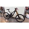 Image 2 : GREY/BLACK DEVINCI MONOQUE CARBON 11-SPEED FULL-SUSPENSION MOUNTAIN BIKE
