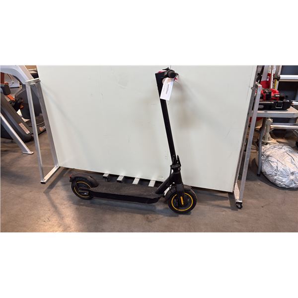 BLACK GYROCOPTERS ELECTRIC SCOOTER - NO CHARGER, MISSING FACE PLATE