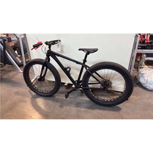 BLACK NORTHROCK FCX 10-SPEED FAT-TIRE BIKE