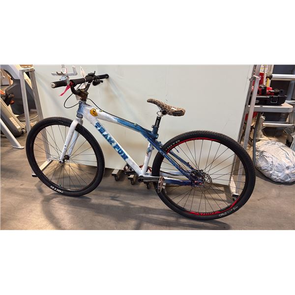 BLUE/WHITE NO NAME SINGLE-SPEED BIKE