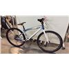 Image 2 : BLUE/WHITE NO NAME SINGLE-SPEED BIKE