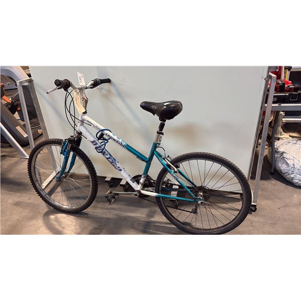 WHITE/GREEN DUNLOP SNOWBIRD 21-SPEED FRONT-SUSPENSION MOUNTAIN BIKE