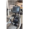 Image 3 : LIFE FITNESS ARC TRAINER LOW-IMPACT EQUIPMENT
