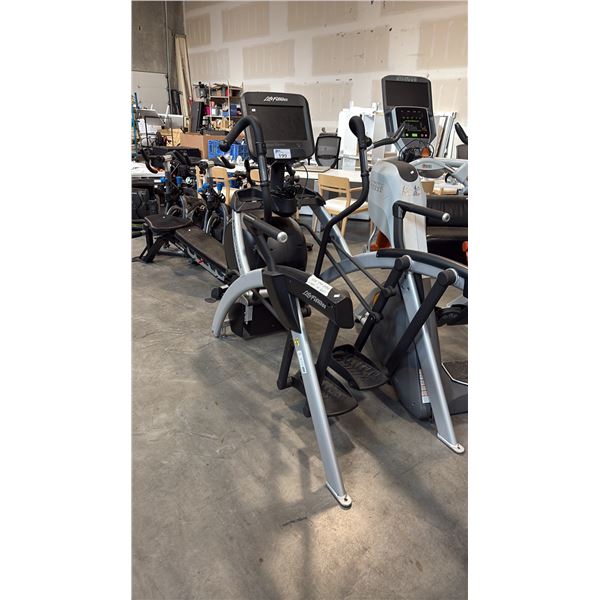 LIFE FITNESS ARC TRAINER LOW-IMPACT EQUIPMENT