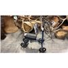 Image 1 : KNEEROVER STEERABLE KNEE WALKER