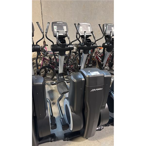 LIFE FITNESS 95XS COMMERCIAL-GRADE ELLIPTICAL TRAINER