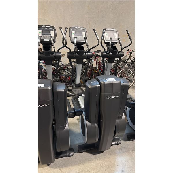 LIFE FITNESS 95XS COMMERCIAL-GRADE ELLIPTICAL TRAINER
