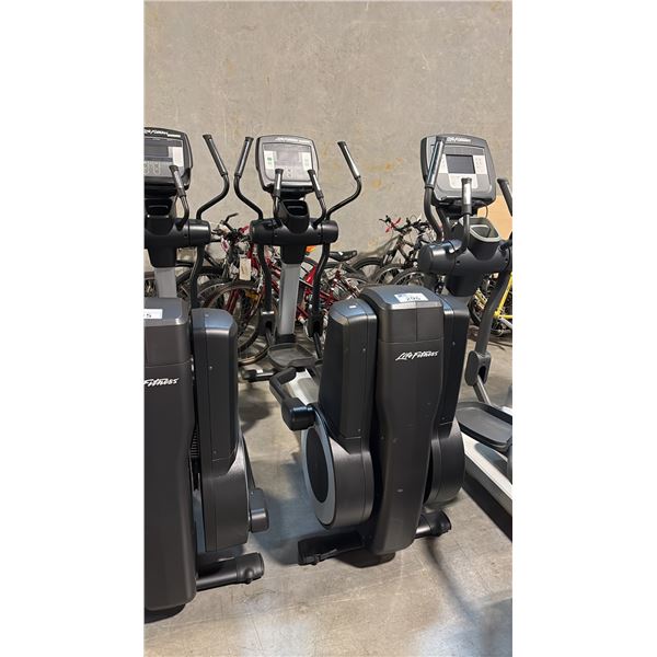 LIFE FITNESS 95XS COMMERCIAL-GRADE ELLIPTICAL TRAINER