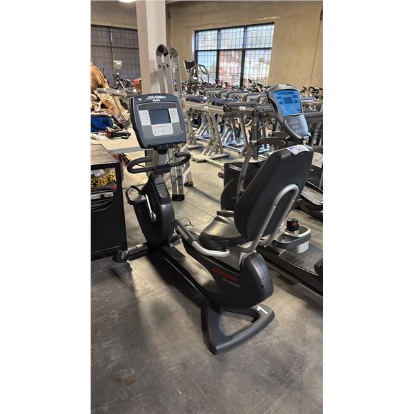 LIFE FITNESS 95R LIFECYCLES RECUMBENT BIKE