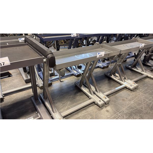 LIFE FITNESS HANDLE RACK