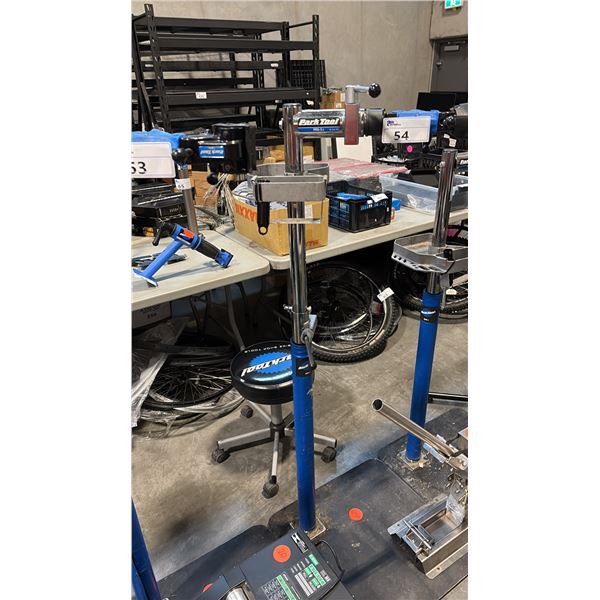 PARK TOOL PRS-3.2 PROFESSIONAL-GRADE, SINGLE-ARM, HEAVY-DUTY BICYCLE REPAIR STAND