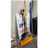 Image 1 : GARDEN TOOLS INCL SNOW SHOVELS, FLOOR SCRAPERS AND MOP