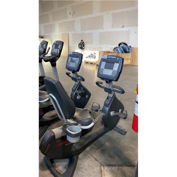 LIFE FITNESS 95R LIFECYCLE RECUMBENT EXERCISE BIKE