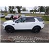 Image 14 : DUNCAN - 2019 LAND ROVER DISCOVERY, WHITE, 168942 KMS, ALL WHEEL DRIVE. - D828830