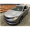 Image 4 : PARKSVILLE - 2015 CHRYSLER 200, SILVER, 200245 KMS, FRONT WHEEL DRIVE. - D718266
