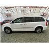 Image 23 : PARKSVILLE - 2014 CHRYSLER TOWN AND COUNTRY WHITE  235345 KMS - D231156