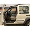 Image 46 : PARKSVILLE - 2003 JEEP LIBERTY WHITE 173625 KMS - B669714