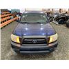 Image 7 : PARKSVILLE - 2005 TOYOTA TACOMA BLUE 174251 KMS - D109554
