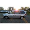 Image 12 : DUNCAN - 2002 DODGE CARAVAN SILVER 340183 KMS "NO RESERVE" - D602970