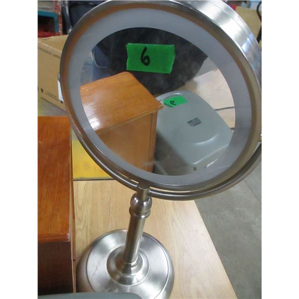 SMALL STEREO, MAKE-UP MIRROR, JEWELRY BOX, PICTURE, ETC