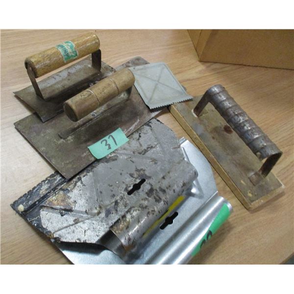 BOX C/W ASSORTED TROWELS