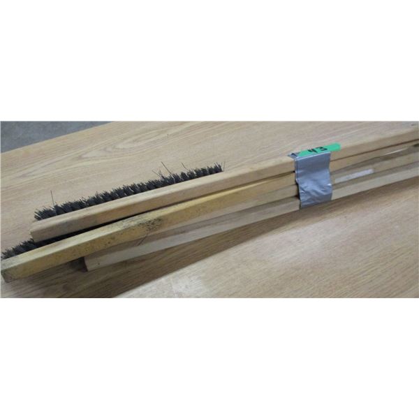 BUNDLE C/W 4 SNOW BRUSHES